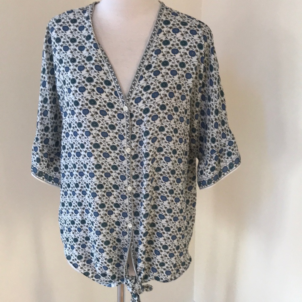 Max Studio large white blue combo floral front knot top.
